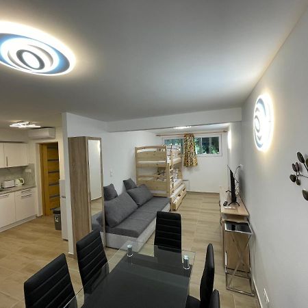 Fesztival Balaton Parti Apartman บาลาตอนเฟิลด์วาร์ ภายนอก รูปภาพ